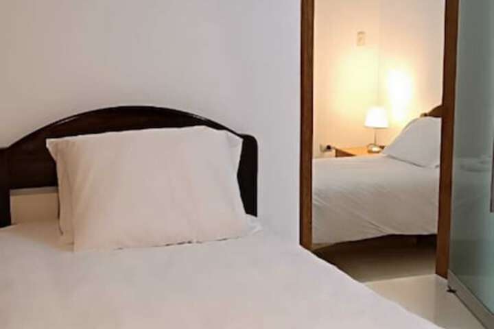 Room 9 of 40