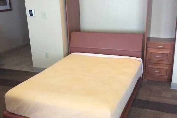 Room 21 of 38