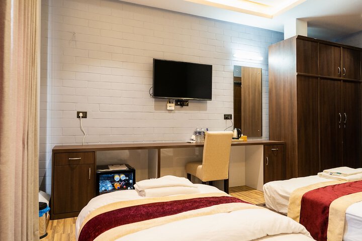 Room 9 of 42
