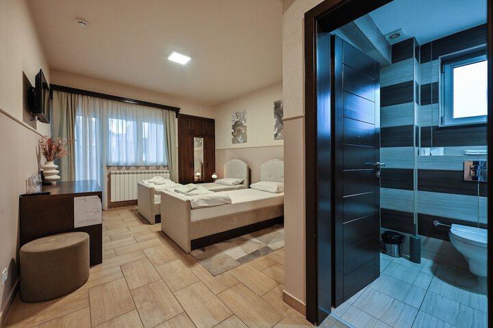 Room 14 of 42