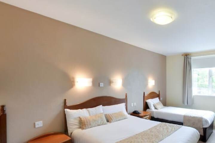 Room 5 of 28