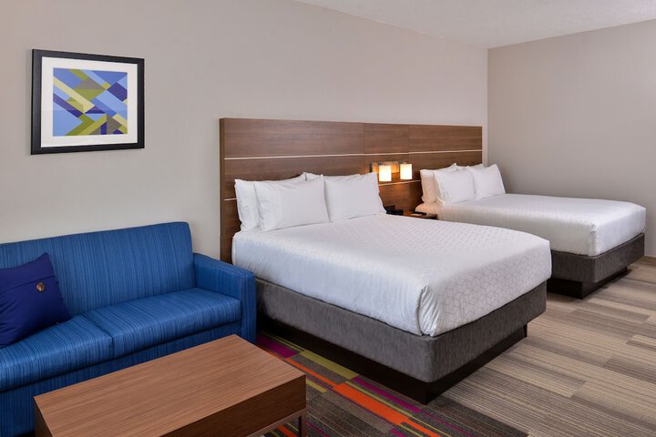 2 Queen Beds (14 of 20)