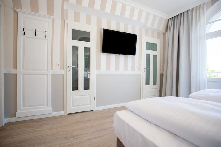 Room 8 of 82