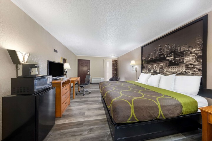 1 King Bed (7 of 21)