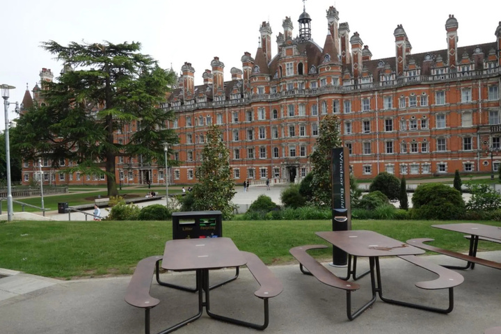 NEW Cosy 2 Bedroom Flat on Englefield Green
