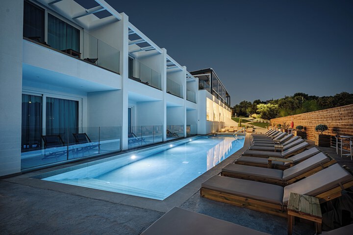 Pool 23 of 38