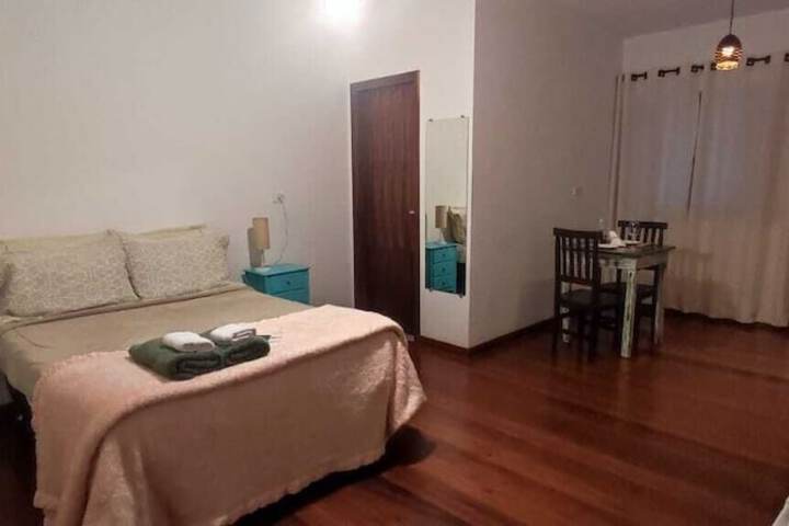Room 5 of 12
