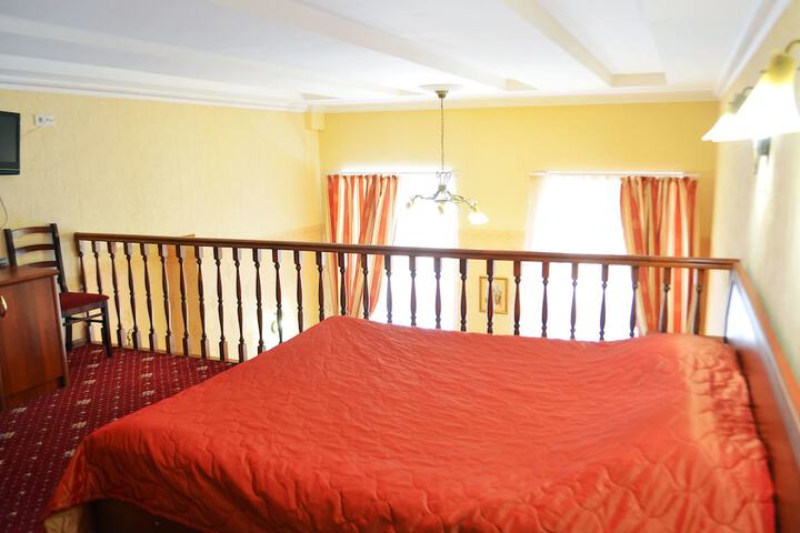 Room 9 of 115