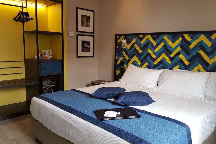 Room 10 of 65