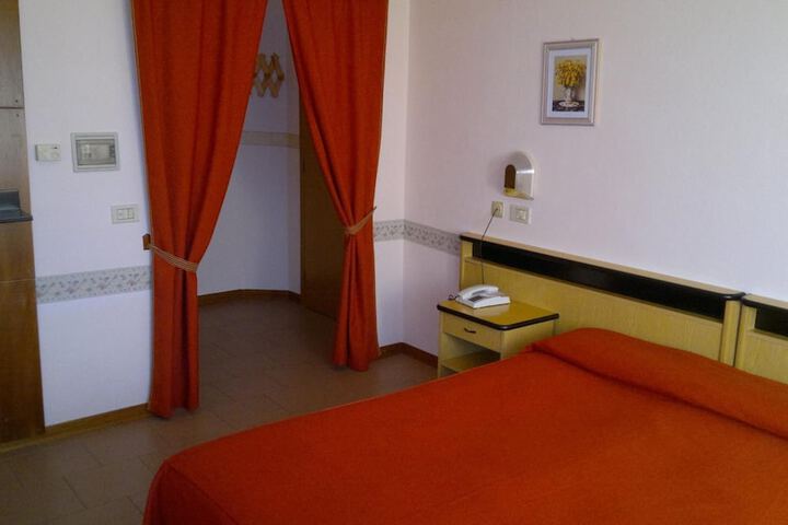 Room 10 of 34