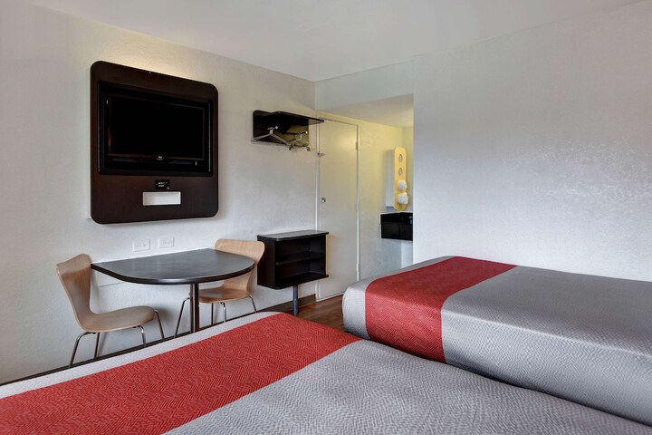 Double Room Disability Accessible (2 of 8)