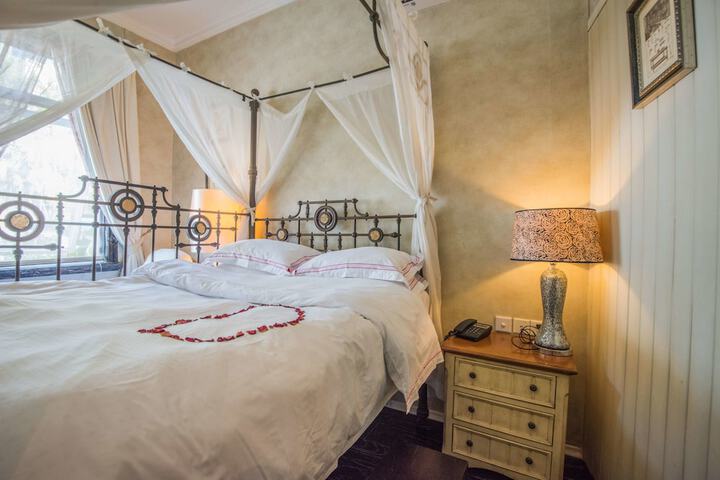 Room 20 of 29
