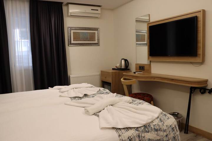 Room 15 of 32