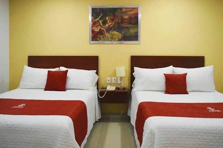 Room 10 of 13