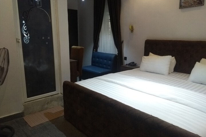 Room 16 of 39