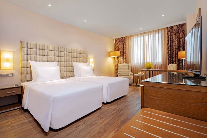 Room 14 of 180