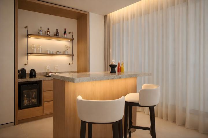 Lounge 67 of 154