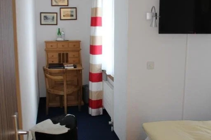 Room 12 of 14