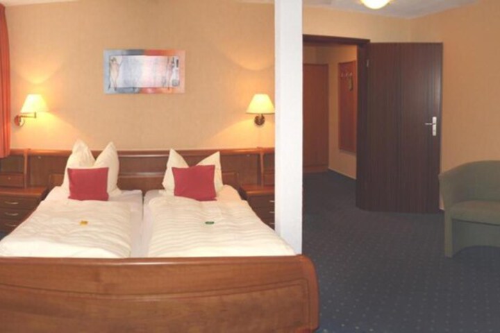Room 10 of 28