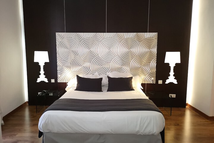 Room 10 of 32