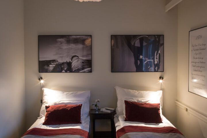 Room 8 of 28