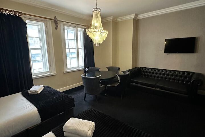 Room 82 of 171