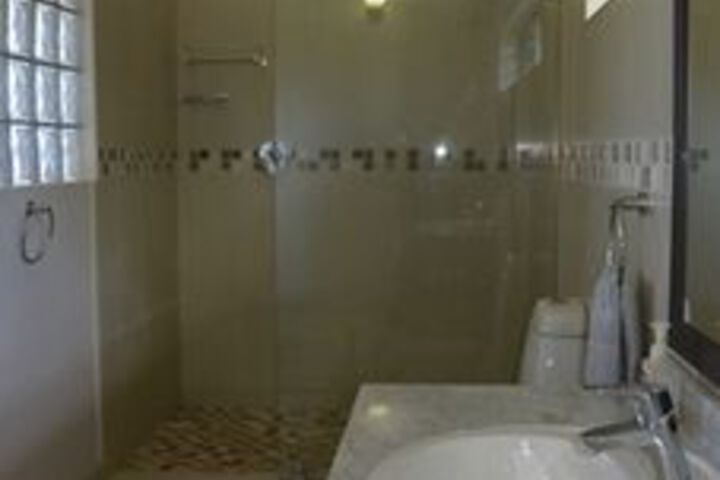 Room 2 of 77