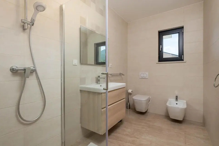 Room 8 of 20