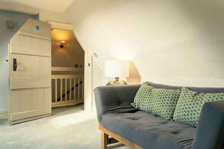Room 32 of 74
