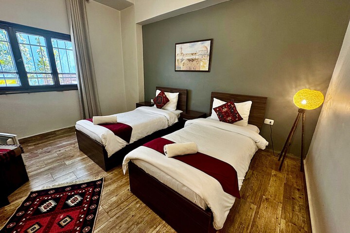 Room 33 of 114