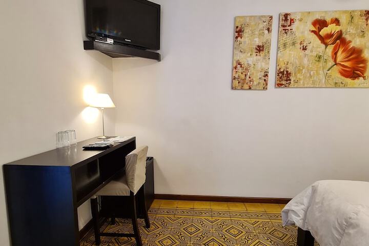Room 27 of 133