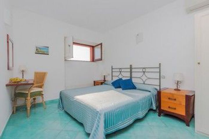 Room 10 of 20
