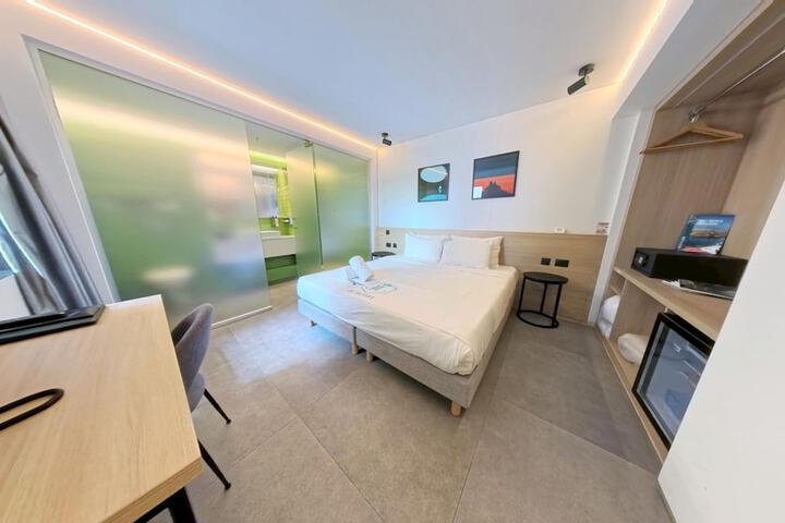 Room 28 of 79