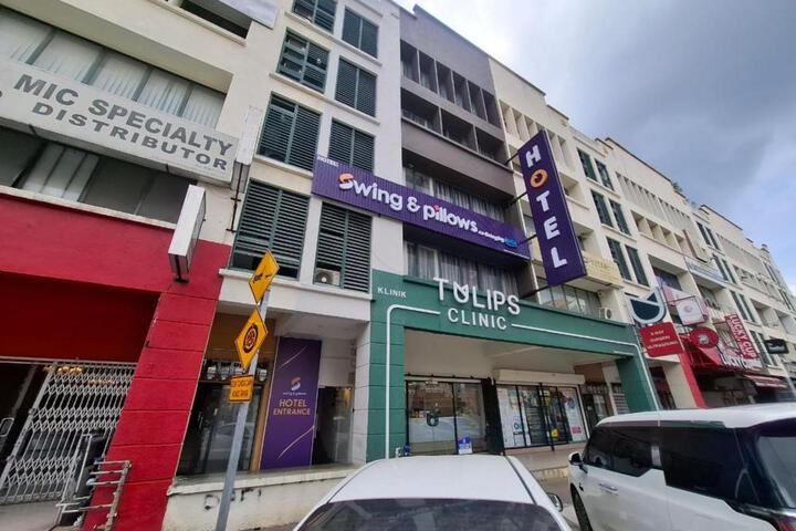 Swing & Pillows at Damansara Perdana