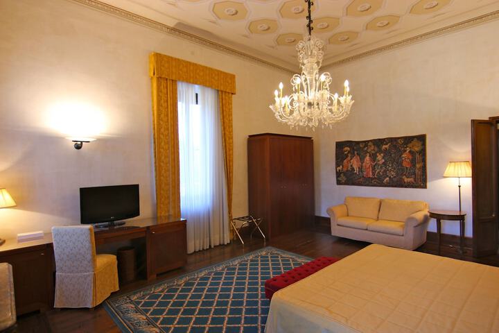 Room 49 of 175