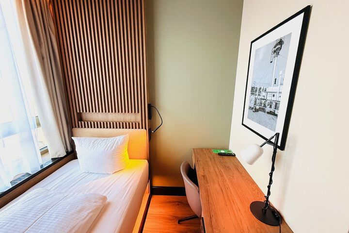 Room 3 of 32