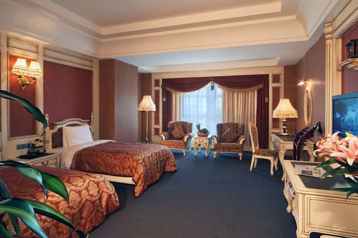 Room 42 of 91