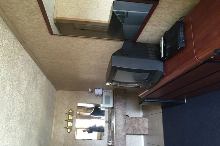 Room 3 of 3