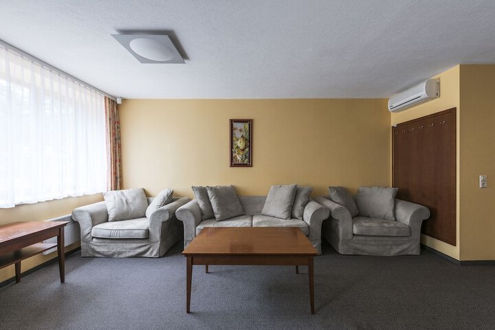Room 28 of 64