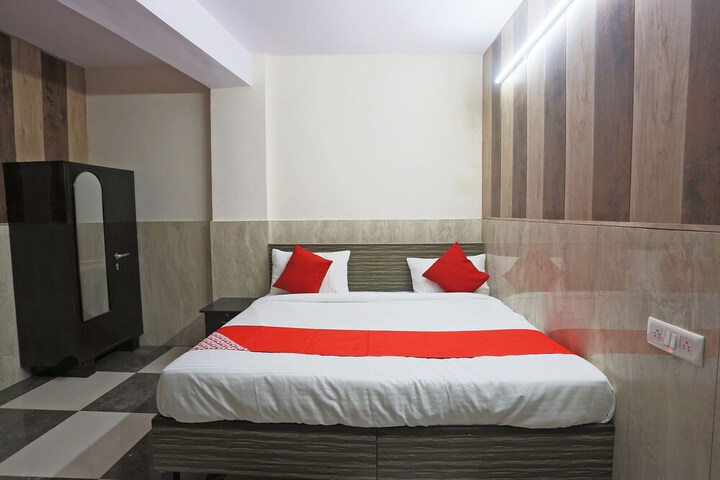 Room 11 of 27