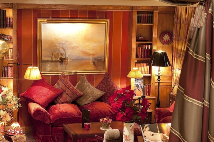 Lounge 54 of 66