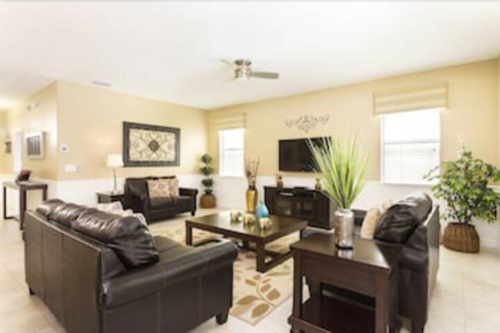 6BR 6BA Pool Home in ChampionsGate