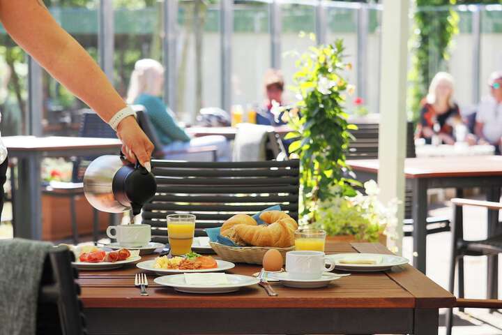 Breakfast/Coffee Service 32 of 68