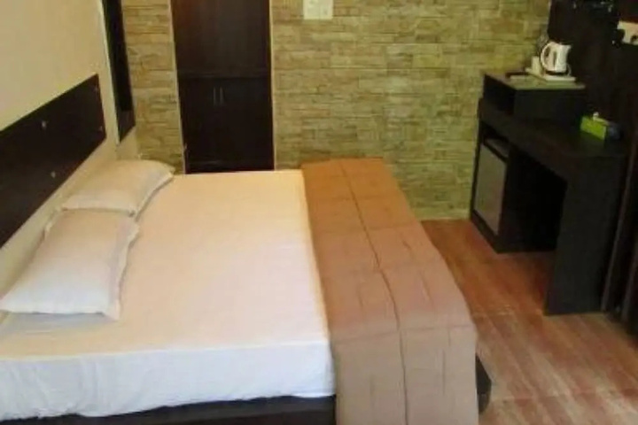 Room 3 of 13