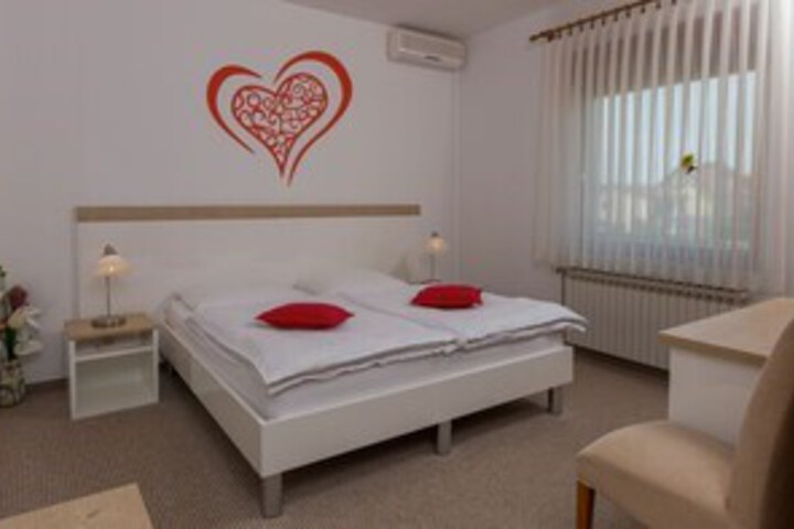 BUFFET I PRENOĆIŠTE PLEŠKA
