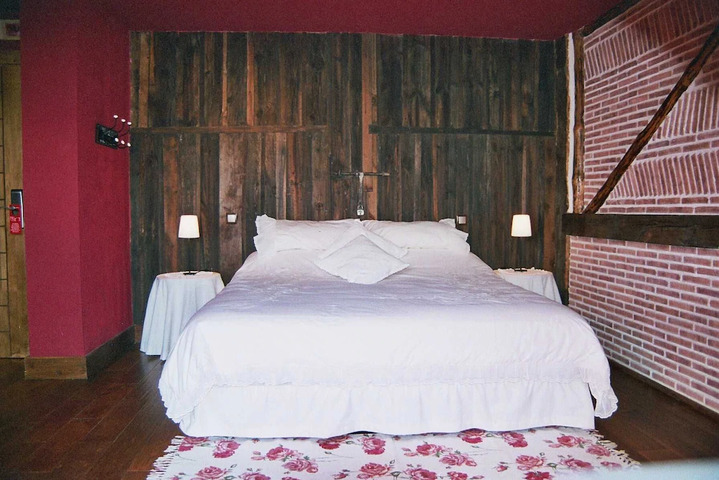 Room 7 of 9