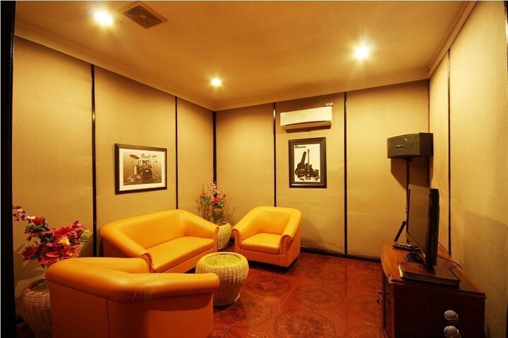 Room 16 of 34