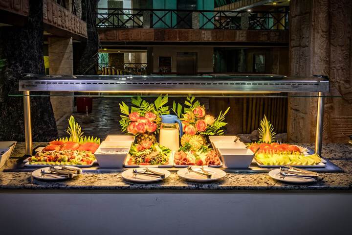 Dining 55 of 60