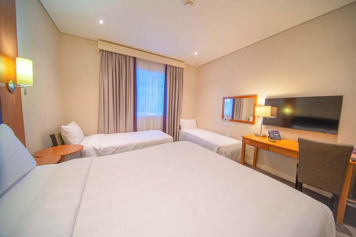 Room 13 of 42