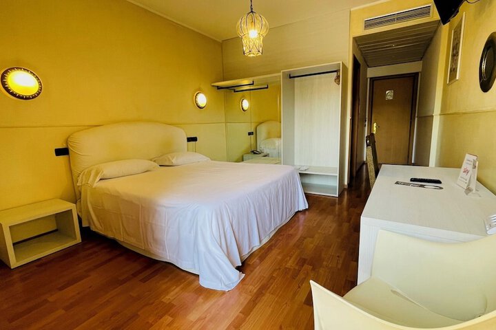 Room 12 of 31